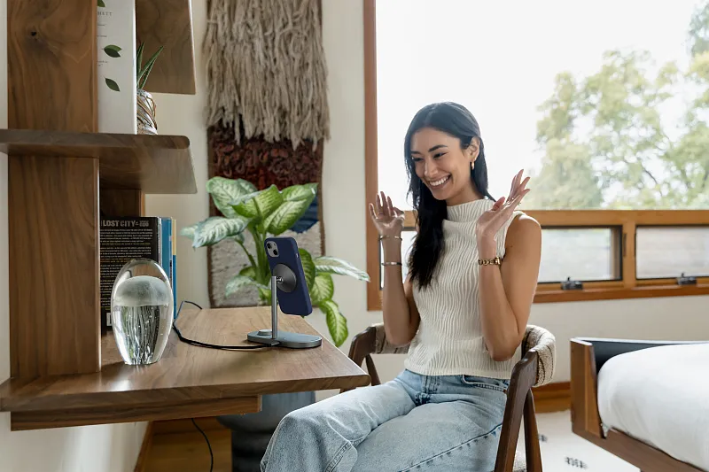 Беспроводное зарядное устройство uBear Stage Pro, 3-в-1, MagSafe совместимое, цвет серый космос