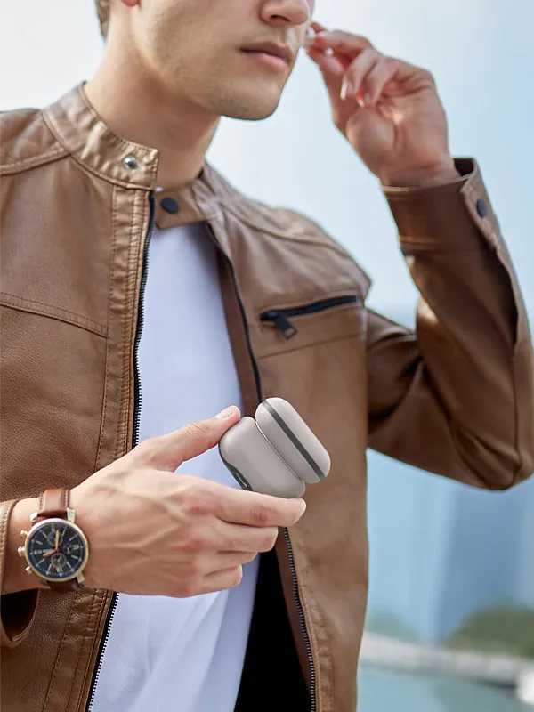 Чехол Uniq для Airpods Pro 2 Lyden DS Leatherette with handstrap Ivory/Lychen Green