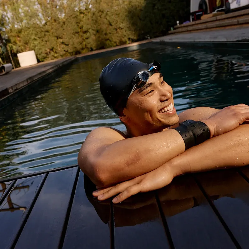 Фитнес-трекер WHOOP 5.0 ONE + 12 месяцев, черный